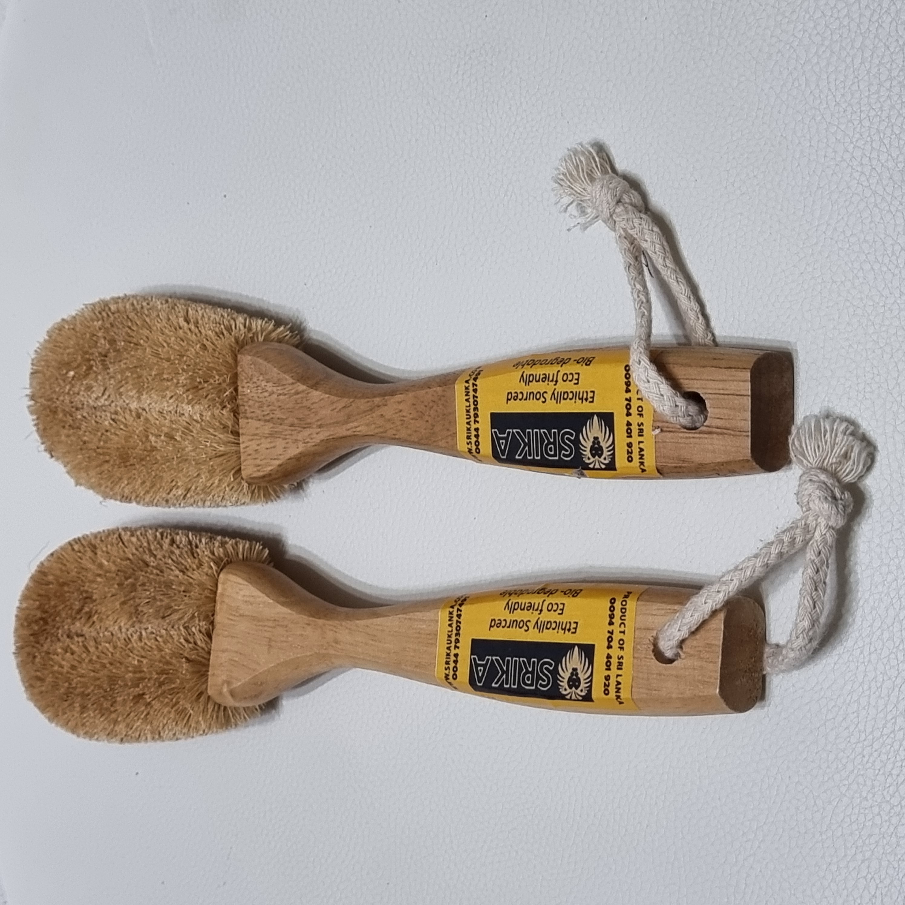 Coir Kitchen Brush / Scrub - Long Handle (x 1)